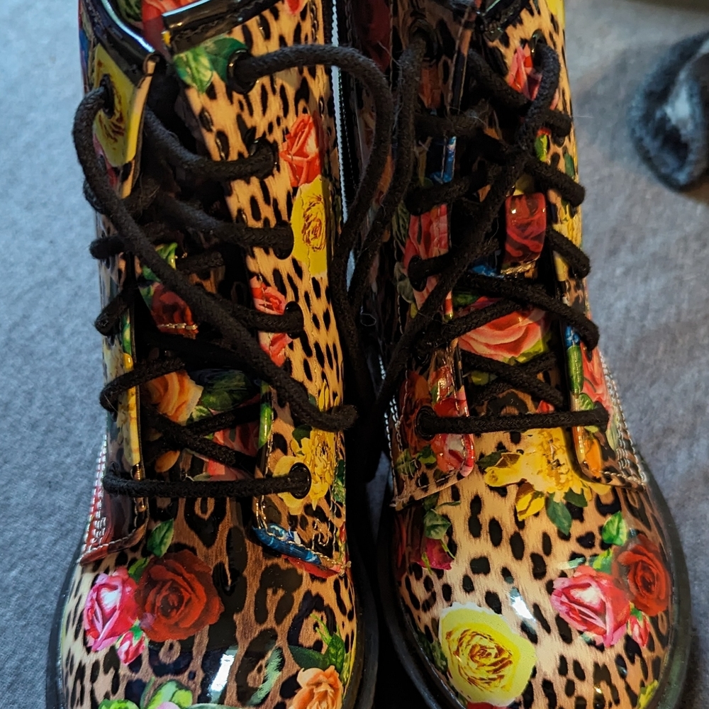 Kids size 1 boots